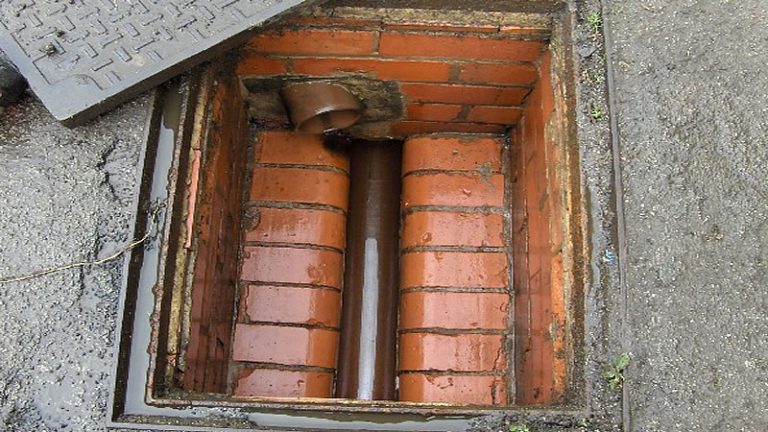 Manhole drain unblocked Crewe